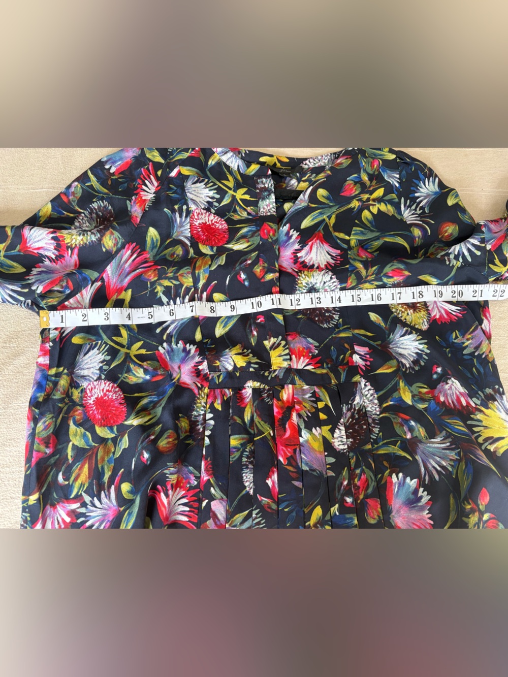 J.crew 100% silk floral popover pleated front navy multicolor blouse size large - Picture 5 of 6